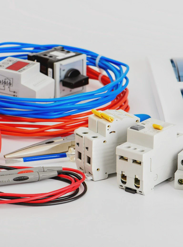 elementy instalacji elektrycznej